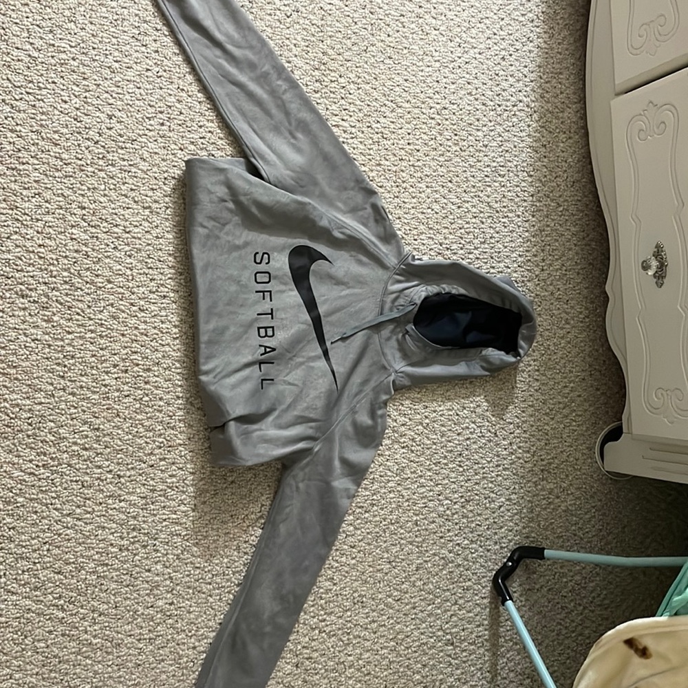 nike sweatshirt